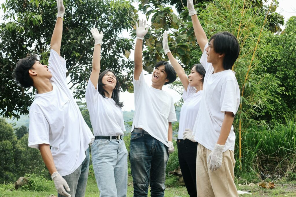 Volunteers Cheering Up